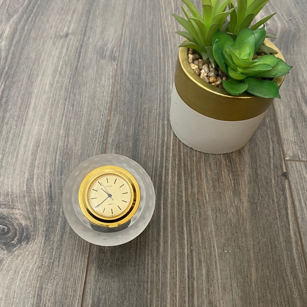 🌈 Sasaki golf ball glass desk clock